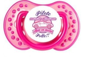 Tétine de bébé futur pilote de rallye