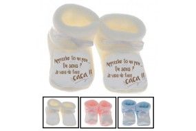 Chaussons de naissance approche-toi un peu tu sens je viens de faire caca