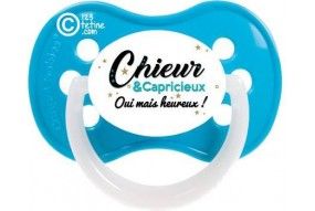 Tétine de bébé chieur et capricieux mais heureux