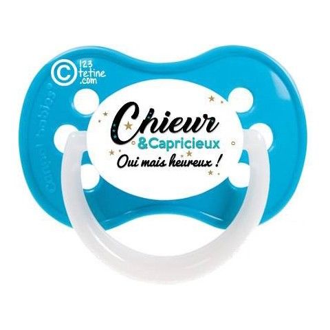 Tétine de bébé chieur et capricieux mais heureux