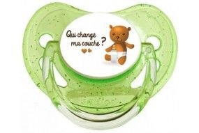 Tétine de bébé qui change ma couche ?