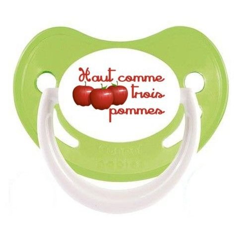 Tétine de bébé haut comme trois pommes