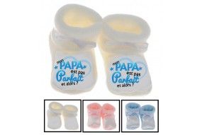 Chaussons de bébé à la maison c’est papa qui commande quand maman n’est pas là