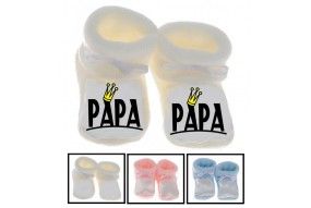 Chaussons de bébé à la maison c’est papa qui commande quand maman n’est pas là