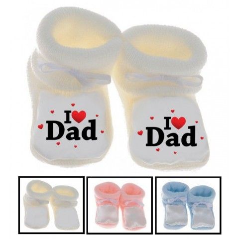 Chaussons de bébé à la maison c’est papa qui commande quand maman n’est pas là