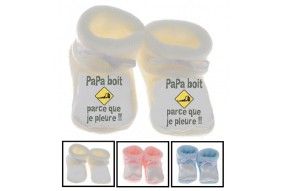 Chaussons de bébé à la maison c’est papa qui commande quand maman n’est pas là