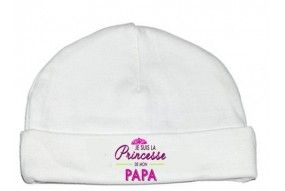 Bonnet de bébé à la maison c’est papa qui commande quand maman n’est pas là